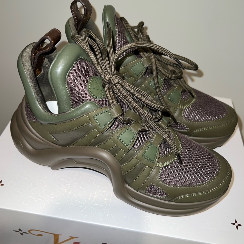 Size 39 BRAND NEW Olive Green Louis Vuitton sneakers.